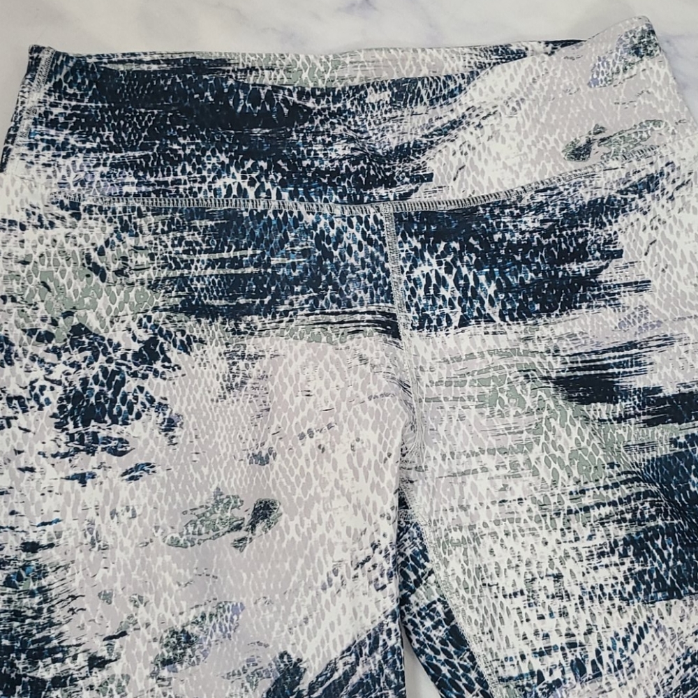 Fabletics Powerhold Salar Leggings | Fossil Snake Print | Small - Picture 4 of 5